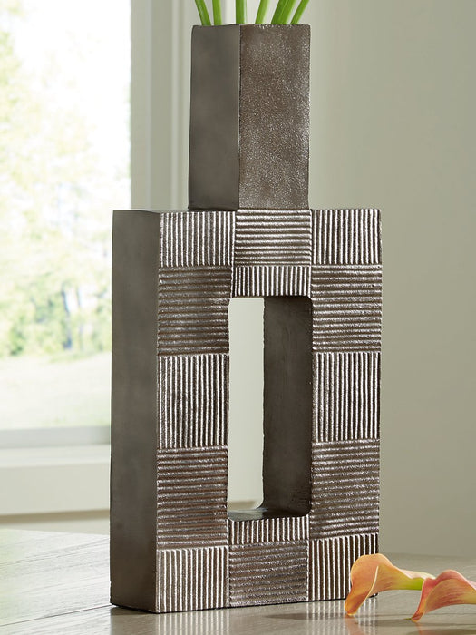 Wrengrove Vase - Faith Furniture (Manhattan, KS)