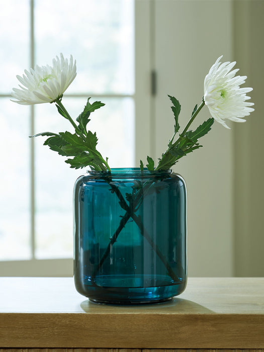 Inisland Vase - Faith Furniture (Manhattan, KS)