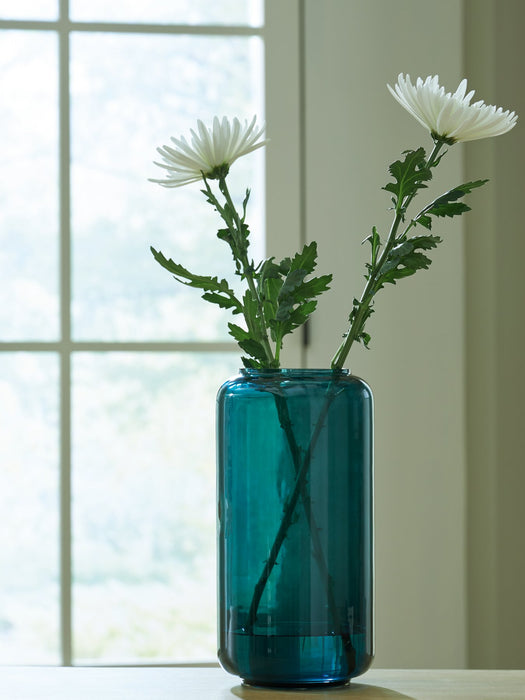 Inisland Vase - Faith Furniture (Manhattan, KS)