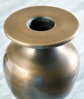 Fedorleigh Vase - Faith Furniture (Manhattan, KS)