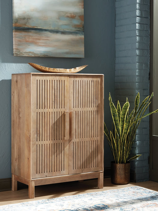 Pellamour Bar Cabinet - Faith Furniture (Manhattan, KS)