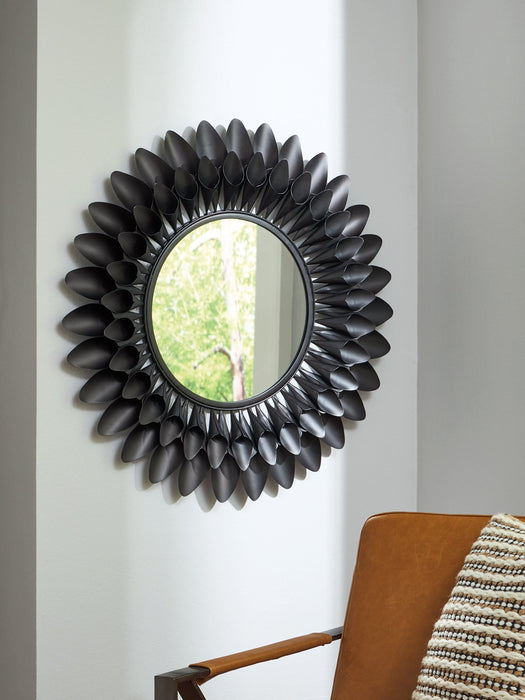 Ryenmour Accent Mirror - Faith Furniture (Manhattan, KS)