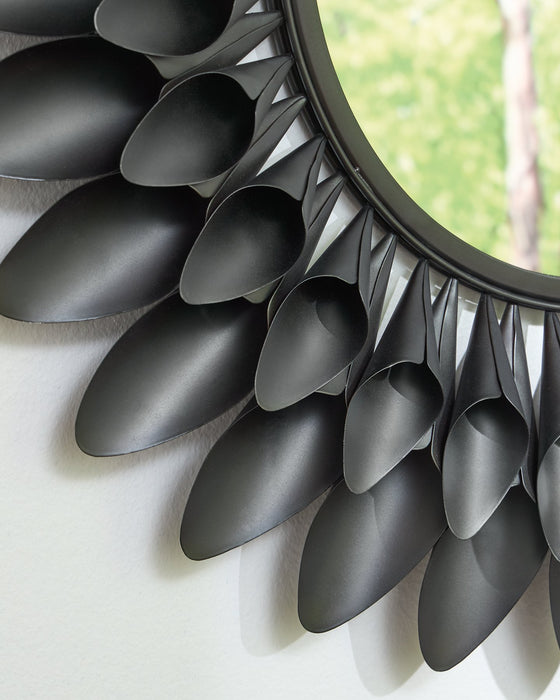Ryenmour Accent Mirror - Faith Furniture (Manhattan, KS)