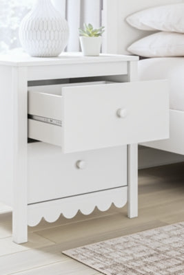 Hallityn Nightstand - Faith Furniture (Manhattan, KS)