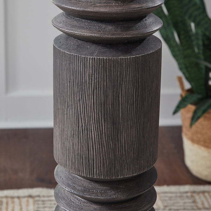 Fainwell Floor Lamp - Faith Furniture (Manhattan, KS)