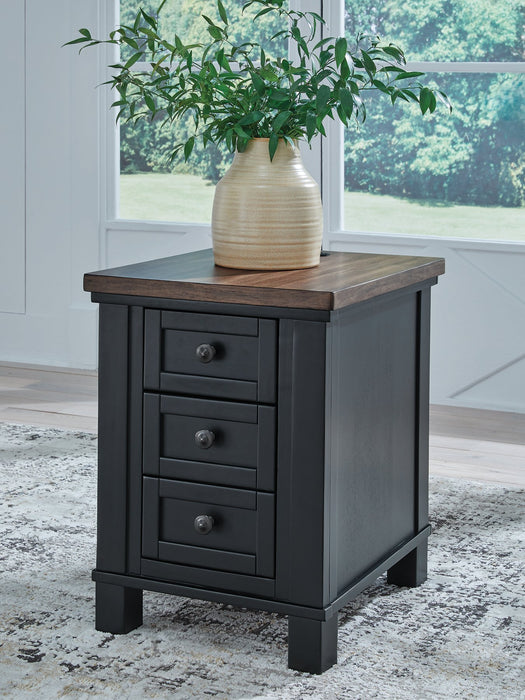 Wildenauer Chairside End Table - Faith Furniture (Manhattan, KS)