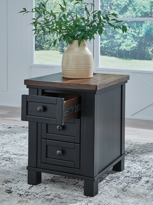 Wildenauer Chairside End Table - Faith Furniture (Manhattan, KS)