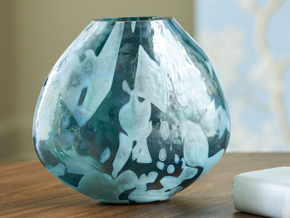 Cartshaw Vase - Faith Furniture (Manhattan, KS)