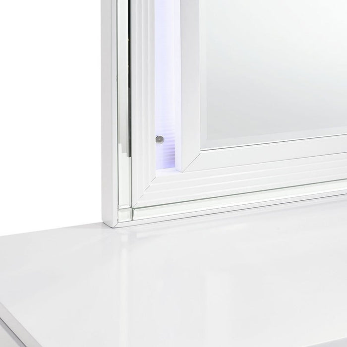 Elements International Twenty Nine Youth Mirror in White - Faith Furniture (Manhattan, KS)